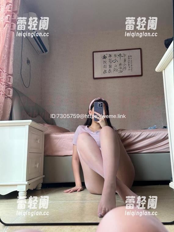 美邵女Baby 微密圈 - 无圣光、优雅黑丝,的确是美邵女Baby的风格,图片虽然诱惑,但我忍忍。