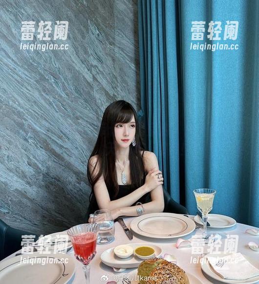 腐团儿Ikaros带你冲出室内：户外合集三连更，天真叫人期待！