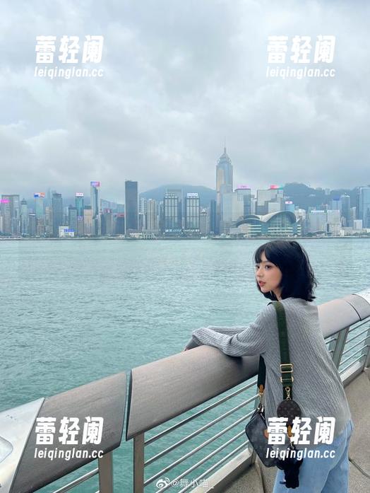 舞小喵的泳池私房写真：要不要做个水下挑战？
