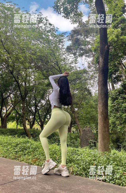 微密圈 - 原图时刻：看艾拉·isla的双马尾事业腾飞吧，快来下载。