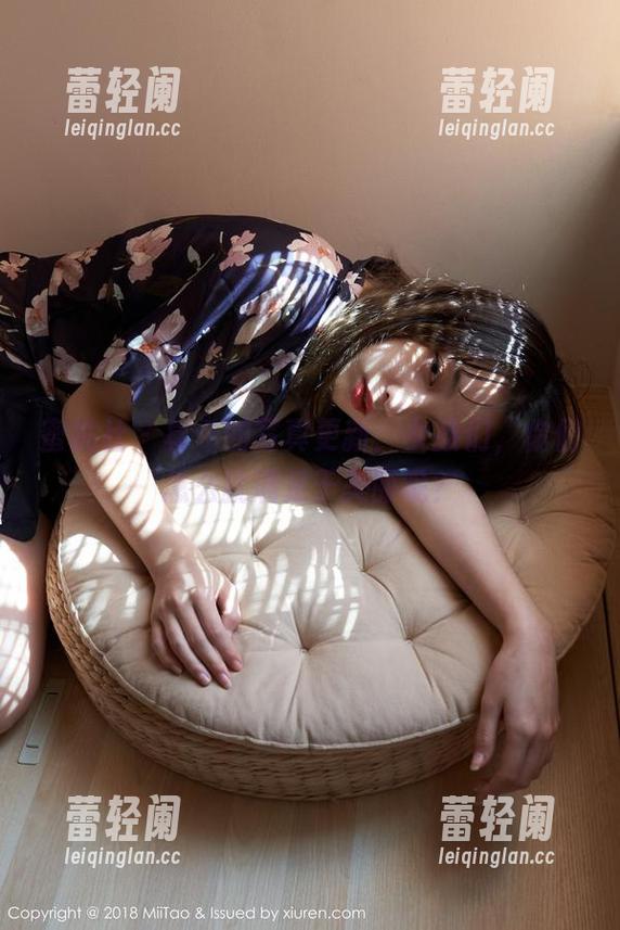 蜜桃社-真希 蜜桃社 - 真希的写真更新:女孩们,你们怎么就满足于美丽呢?