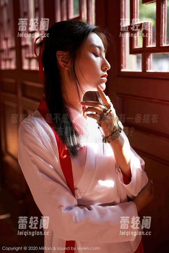 蜜桃社-结衣 蜜桃社 - 是不是每个女生都该有一条结衣版的连衣裙作品,来个内幕?