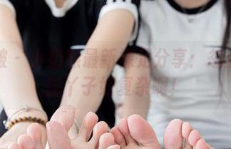 袜啵啵 – 小奶熊最新裸足分享：忽然觉得脚丫子好复杂啊！