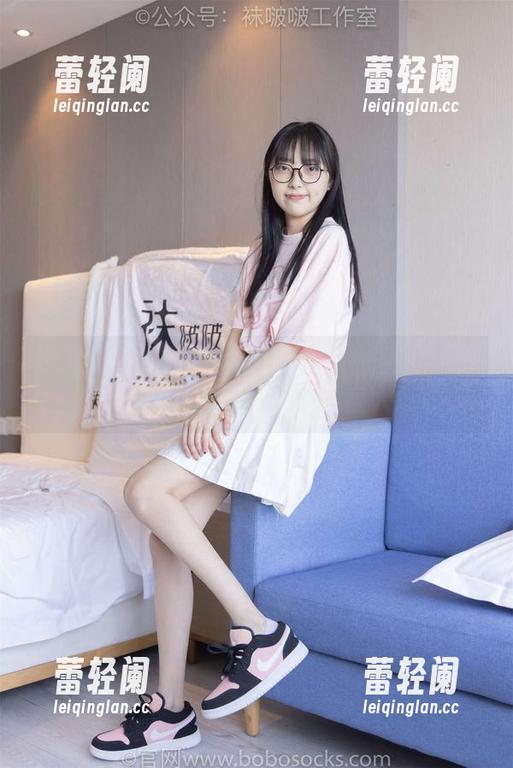 袜啵啵 - 苏苏裸足福利图包：一不小心就成了“地板精灵”的代言人！