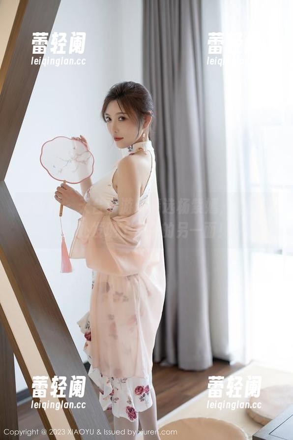 语画界-杨紫嫣 语画界 - 天台漫游:精选杨紫嫣,她竟在高处发现了云朵的另一面!