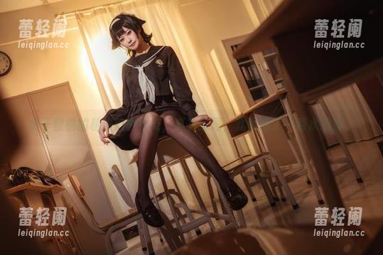 贞子蜜桃的私拍拍小女友，真有意思，就像藏了一颗水果糖。