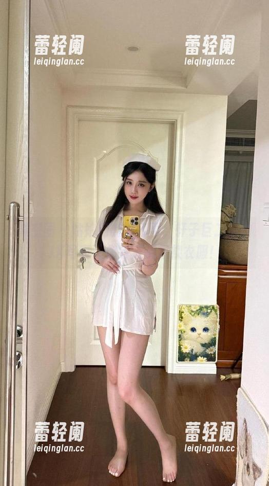 微密圈 - 姑娘们的甲乙丙，轩子巨二兔的JK写真让你每天都想换衣服！
