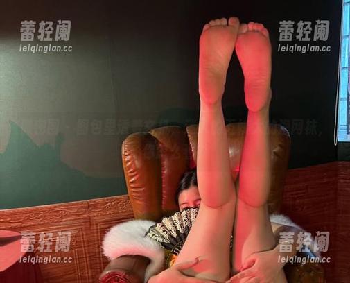 微密圈 - 图包里透着玄机，迷人的五姨太的渔网袜，你怎么看？