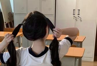 不能不说，阿薰kaOri的JK作品真是引人深思，不知她到底有什么想法。