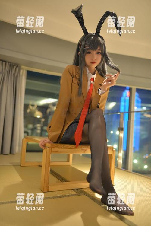通通注意！雪琪SAMA白丝女仆的美图，谁能抗拒这种“我只是来送咖啡”的自信？