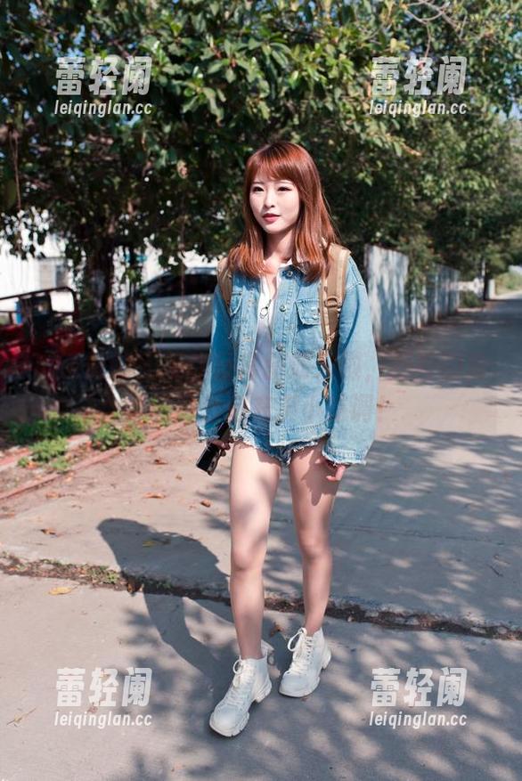 魔镜街拍-婷婷 魔镜街拍 - 工作日常图册来啦,婷婷的粉裙让办公室充满小情调!